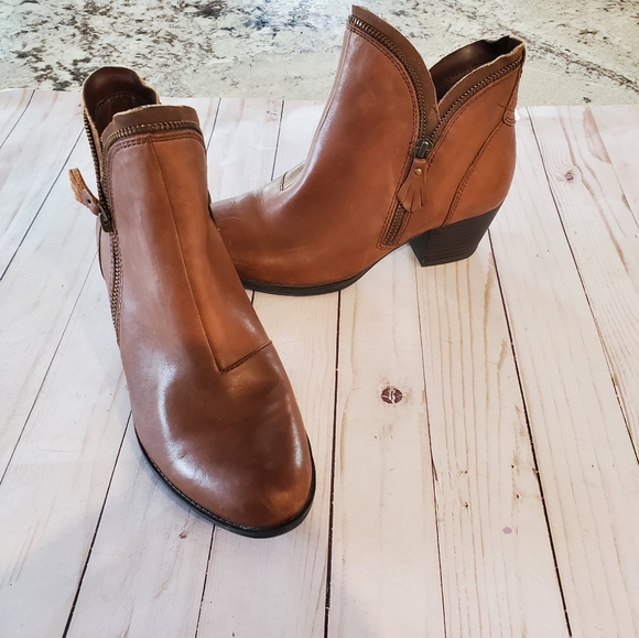 Earth Hawthorne Almond  Leather Zipper Ankle Boots - Picture 14 of 14